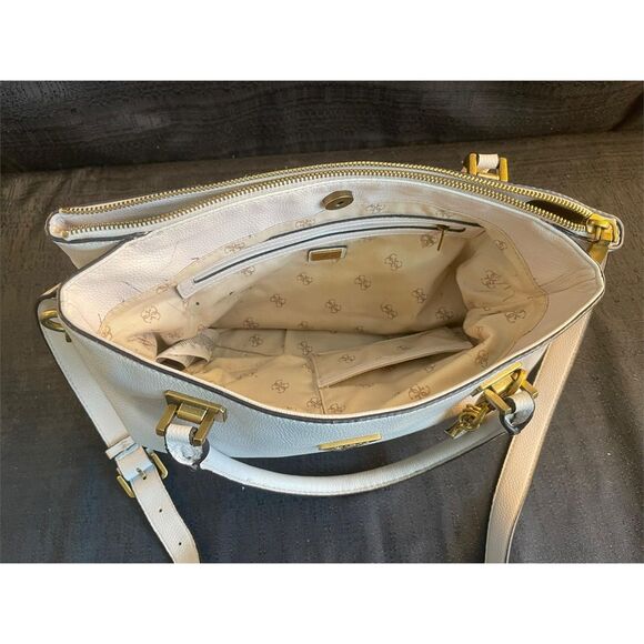 INVENTORY REDUCTION SALE. Guess Noelle Girlfriend Satchel NB - Picture 4 of 6